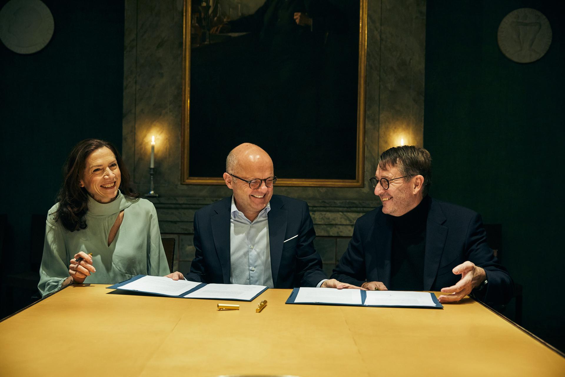 Från vänster, Laura Sprechmann, VD för Nobel Prize Outreach, Vidar Helgesen, VD för Nobelstiftelsen  och Conni Jonsson, styrelseordförande i EQT. (Foto: Dan Lepp)