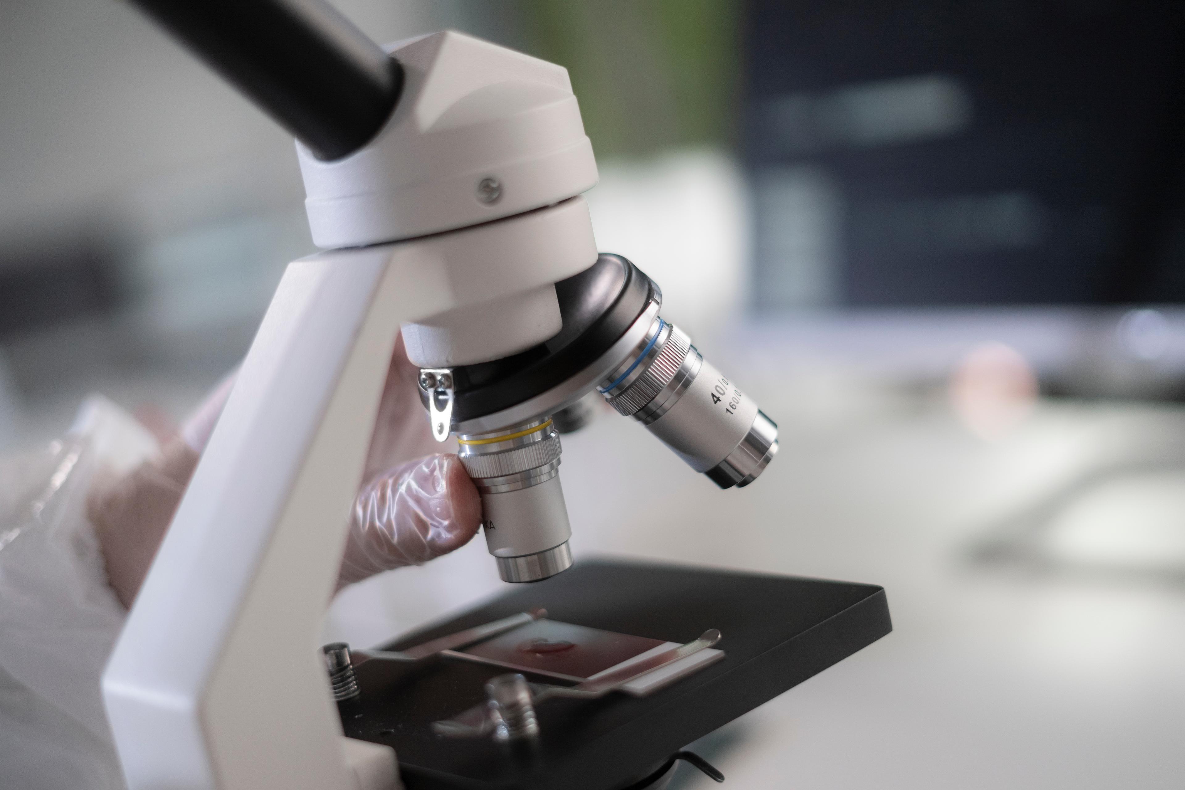 A Lab Microscope Close-Up original 760168