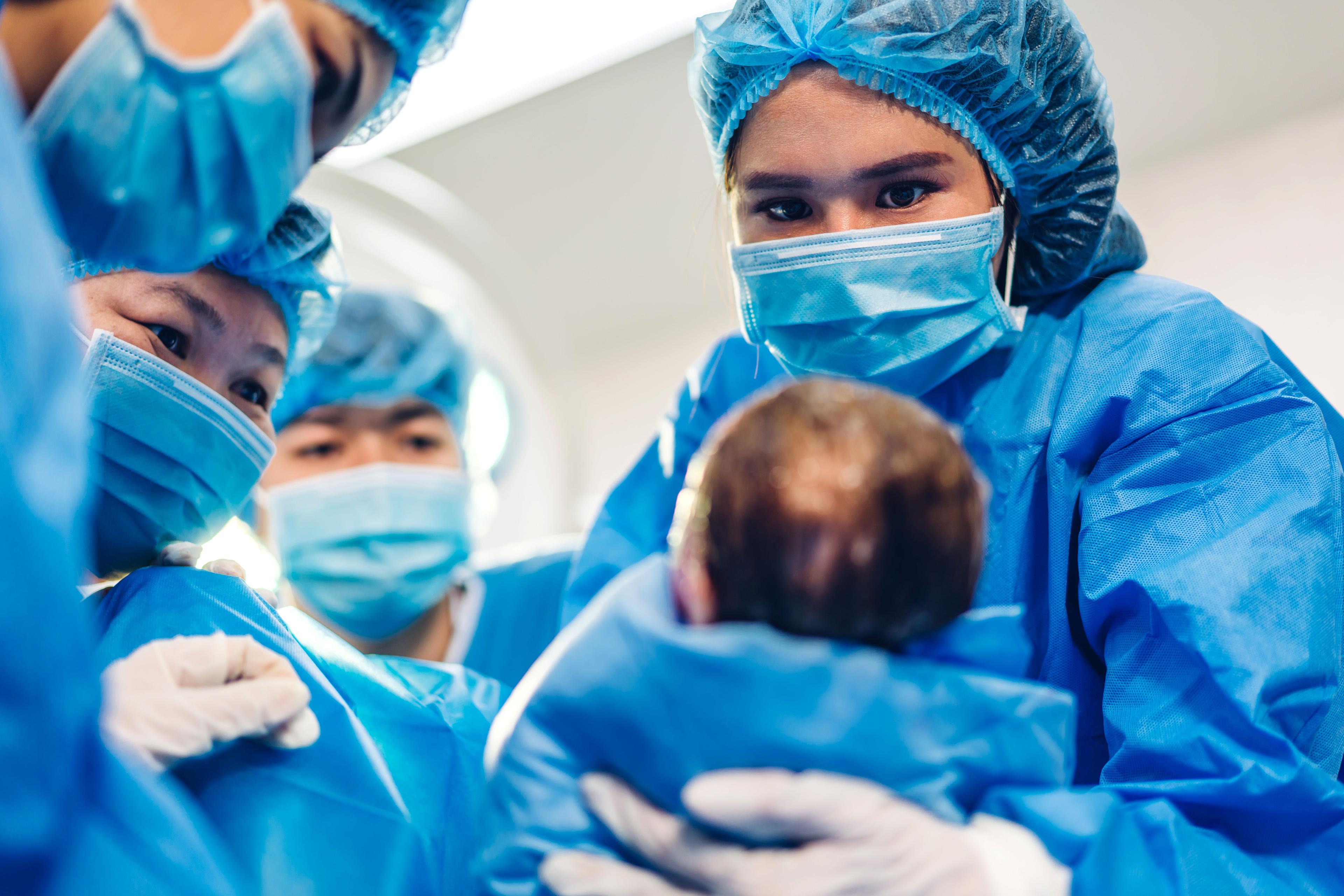 shutterstock 1935893170 C-Sction small - Licenced by Nua Surgical